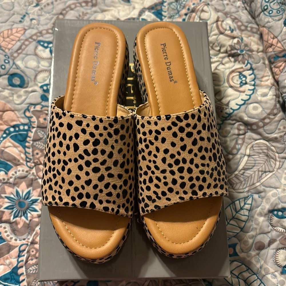 Wedge leopard print sandals